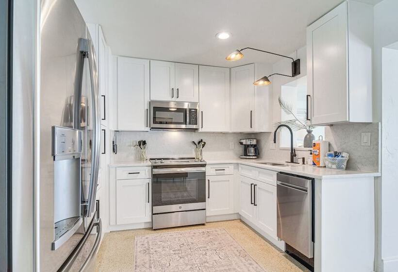 Redington Beach Coastal Retreat   Walk To Beach!