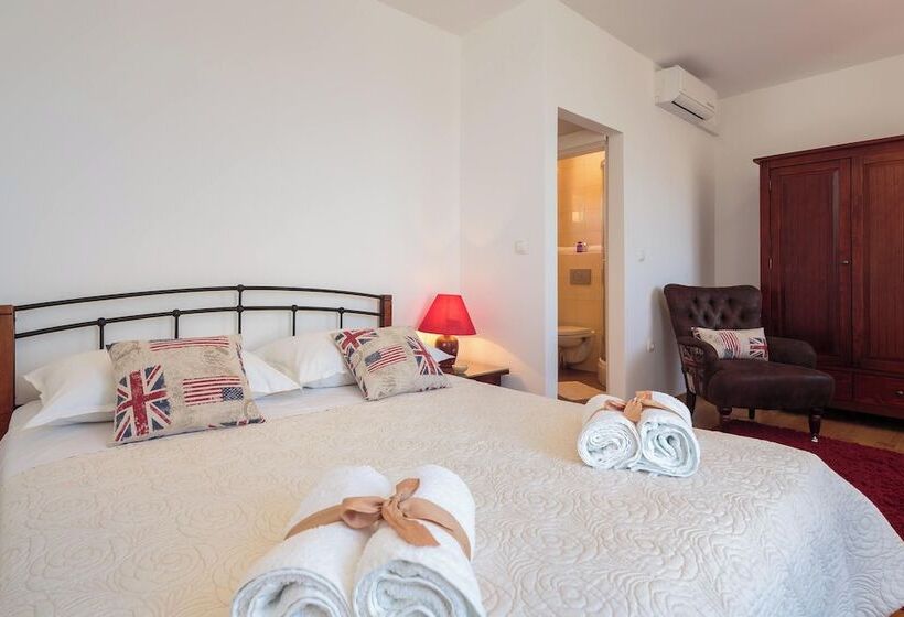 إقامة Impeccable 3 Bed House In Supetar