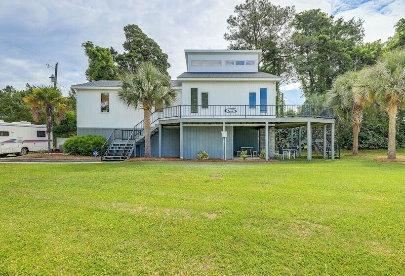 New Bern Home W/ Water View ~ 6 Mi To Downtown!