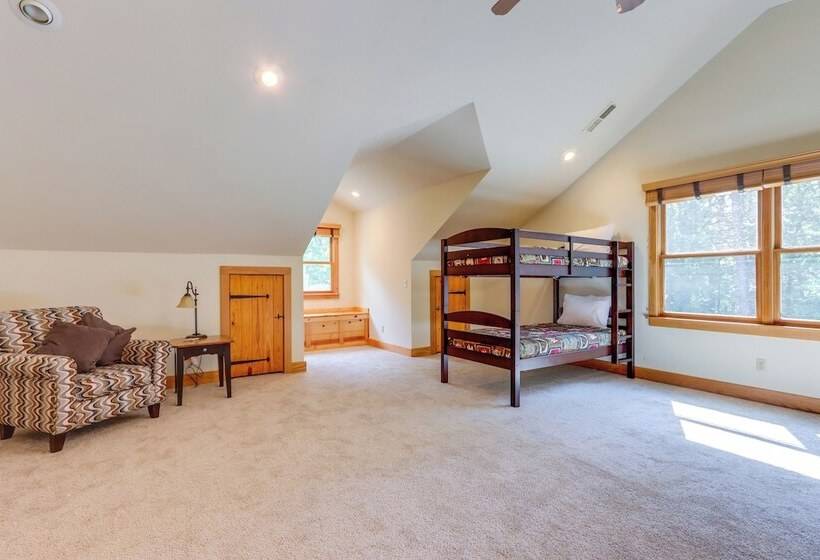 Rogers Cabin On 17 Acres W/ Wraparound Deck!
