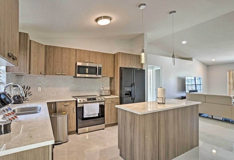 Royal Palm Beach Retreat ~ 13 Mi To Beach!