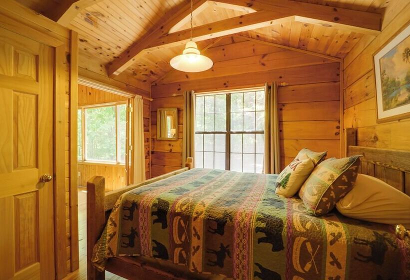 Hot Tub & Deck: Secluded Marion Cabin