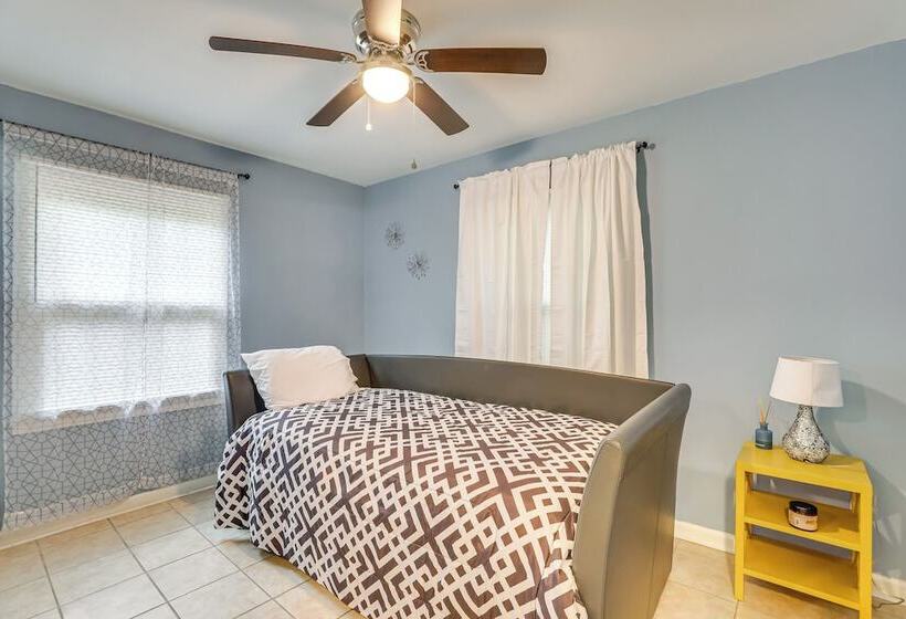 Serene Charleston Home Near Airport: Pets Welcome!