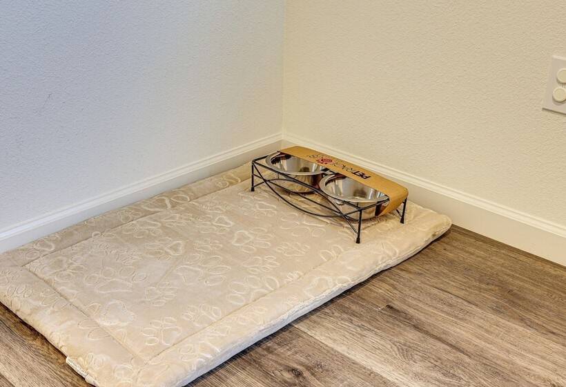 Spacious Family Home In Stockton Pets Welcome!