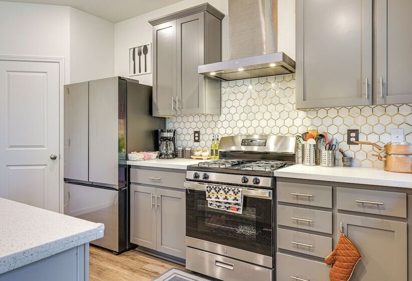 Spacious Family Home In Stockton   Pets Welcome!