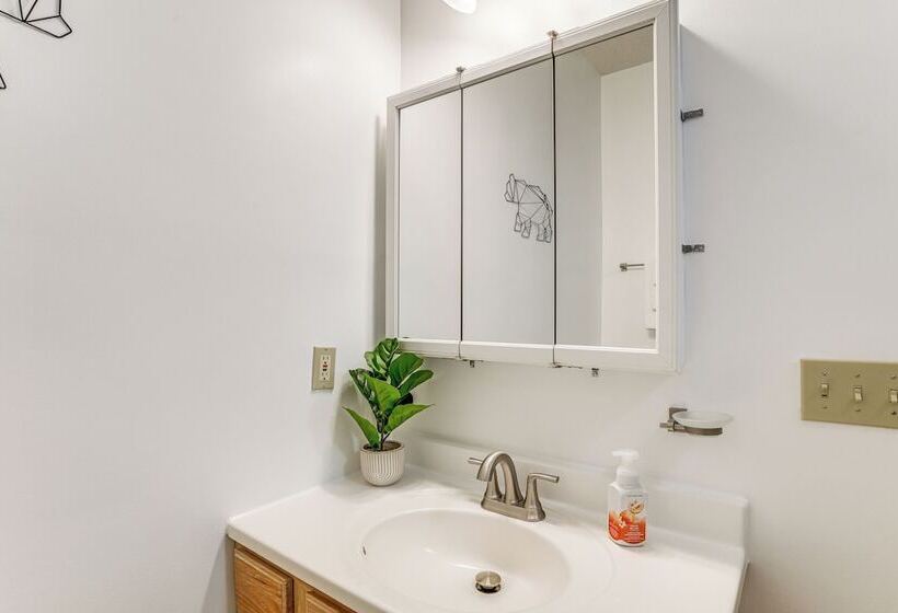 Spacious Mcgaheysville Home W/ Hot Tub & Sauna!