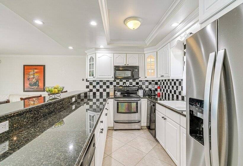 Screened Lanai & Heated Pool: Spring Hill Home