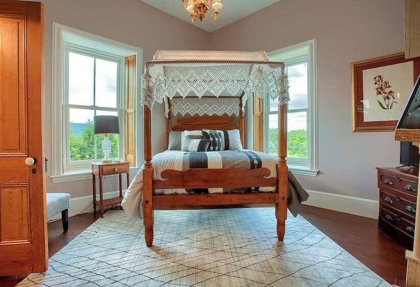 Stuart Manor Bed And Breakfast