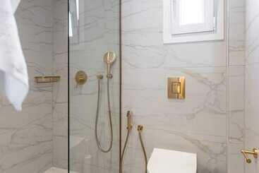 V Luxury Apartments Naxos
