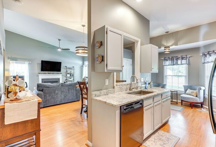 Wilmington Family Home: 6 Mi To Wrightsville Beach