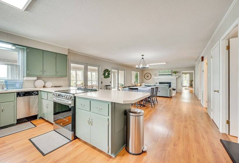 Lakefront Troutman House W/ Spectacular Sunsets!