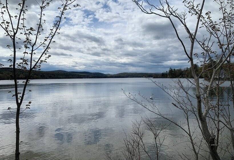 تختخواب و صبحانه Meredith Inn