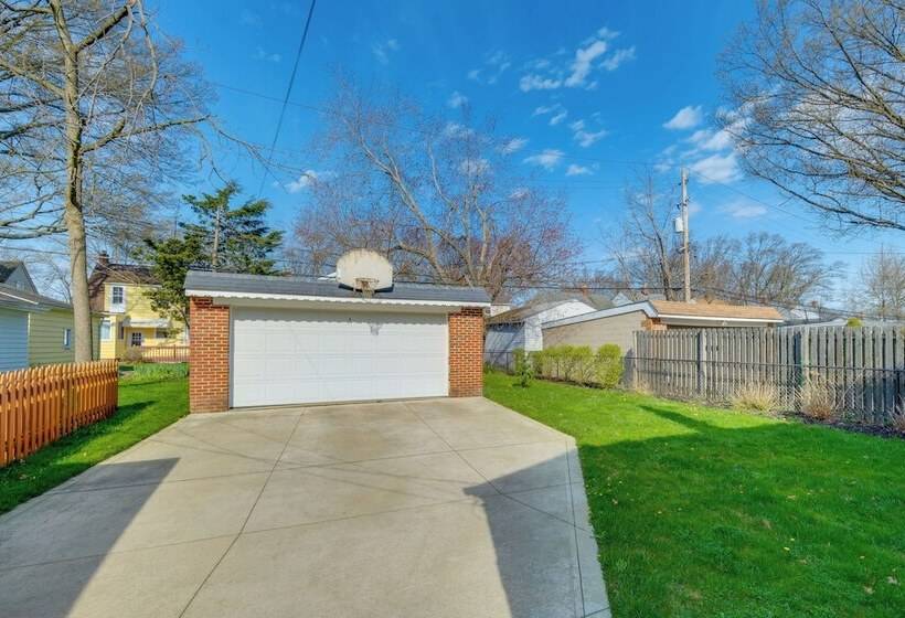 Charming Home   4 Mi To Euclid Creek Reservation