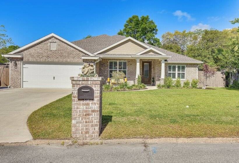 Fort Walton Beach House: Lanai W/ Saltwater Pool!
