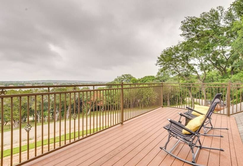 Granbury Home: Across The Street From Boat Ramp!