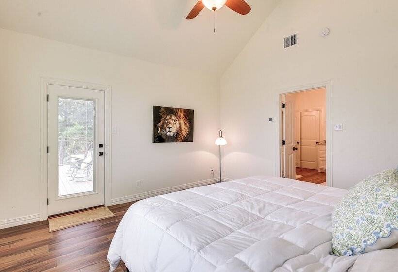 Granbury Home: Across The Street From Boat Ramp!