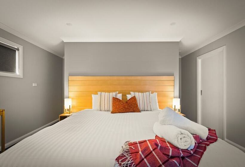 Herlihys On Huon   Cabin 2