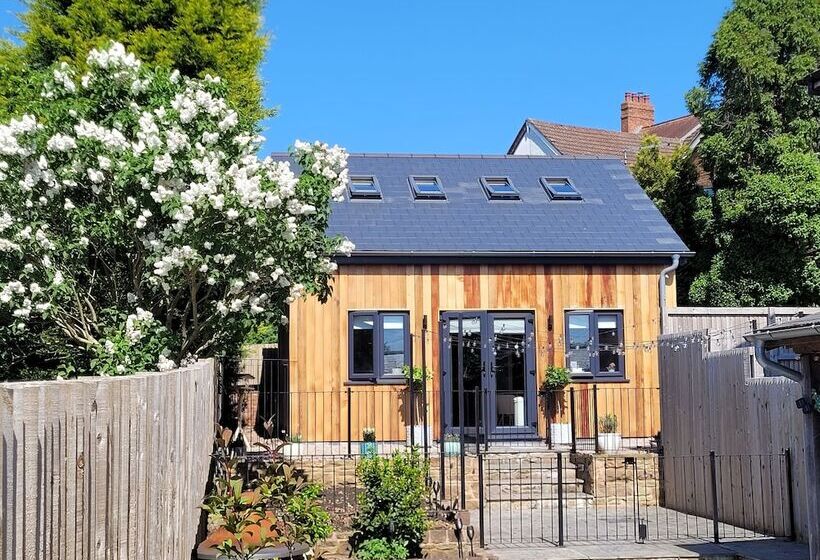 فندق Forest Cedar Lodge, Cinderford, Sleeps 4