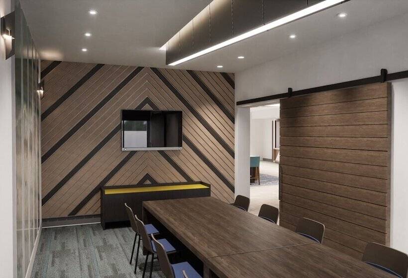 Отель Holiday Inn Express & Suites Fort Walton Beach   Eglin Area, An Ihg