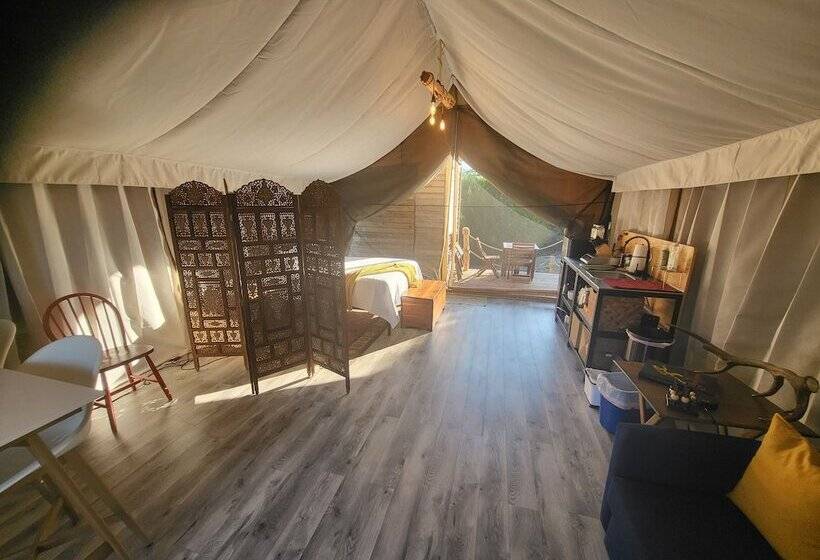 هتل روستایی Lost Horizon Texas