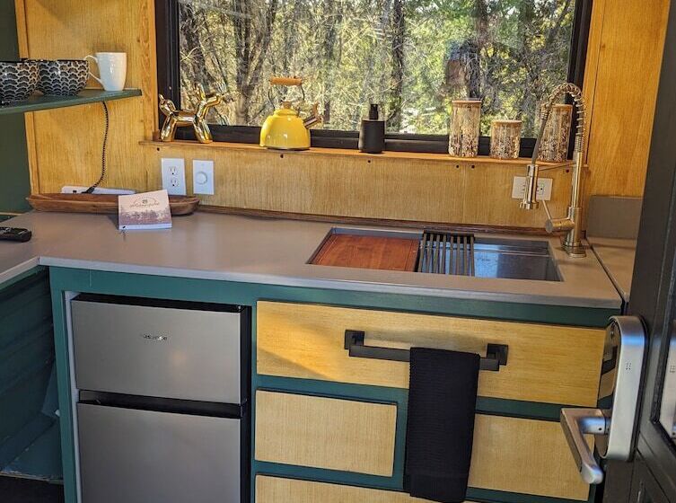 هتل روستایی Lost Horizon Texas