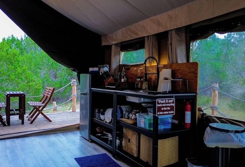 هتل روستایی Lost Horizon Texas