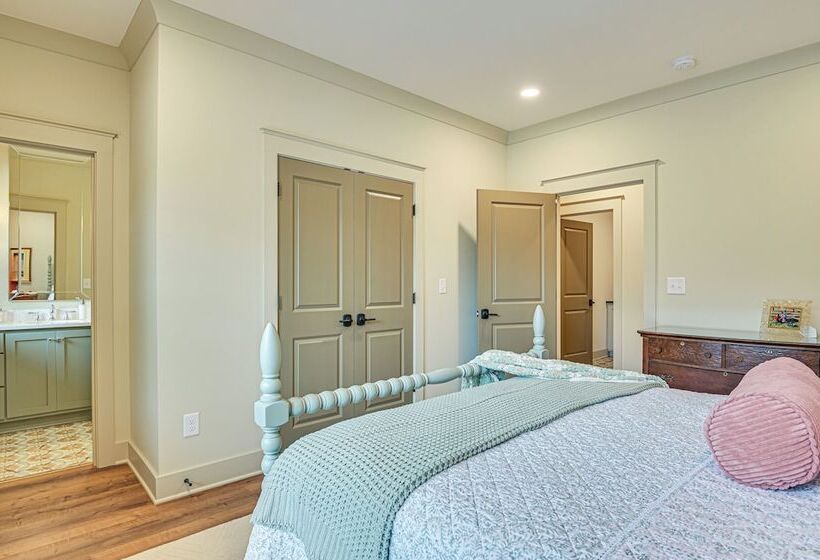 Idyllic Belmont Home < 1 Mi To Historic District!