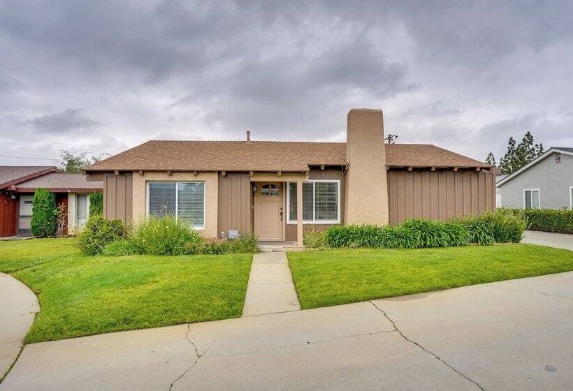 Idyllic Tustin Home W/ Private Patio & Grill