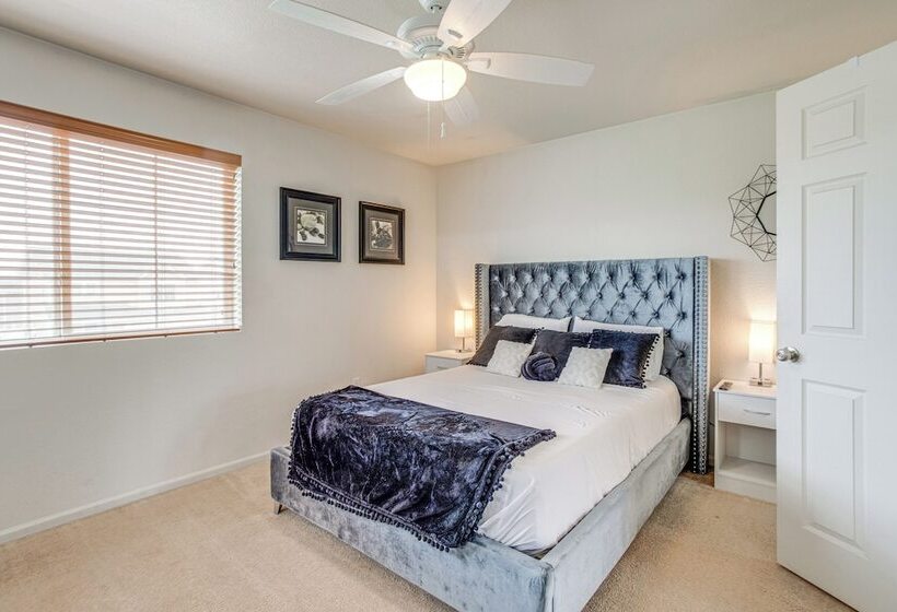 6 Mi To Dia: Denver Home W/ Fenced Yard & Fire Pit