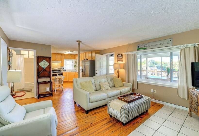 Kingsport Boone Lake Hideaway W/ Deck & Views!