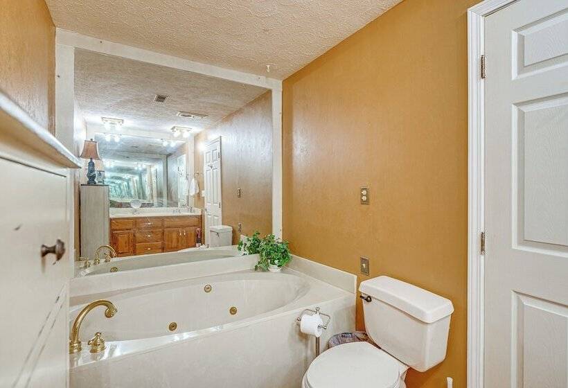 Lakefront Leesburg Home W/ Private Dock & Ramp!