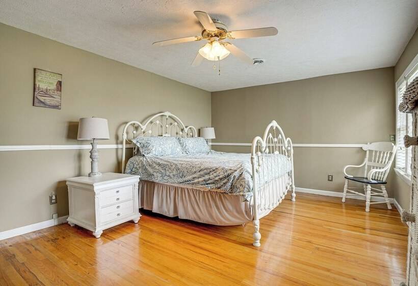 Lakefront Leesburg Home W/ Private Dock & Ramp!