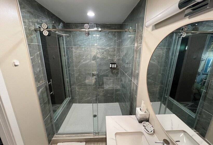 Lighthouse Suites