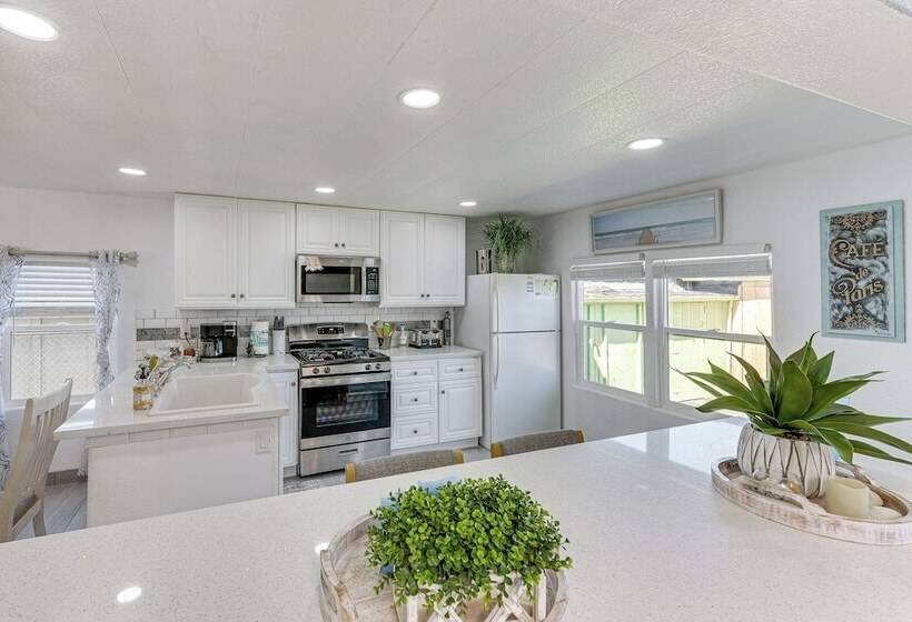 Peaceful Eureka Beach Cottage W/ 30 Foot Dock