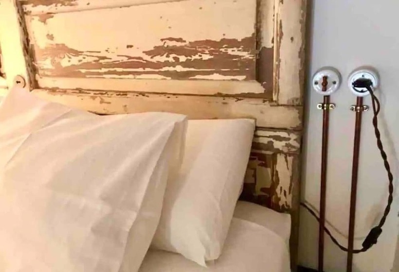 پانسیون Dog Admiral Urban Guest House