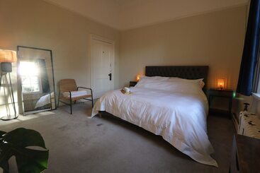 پانسیون Mossley Hill Retreat