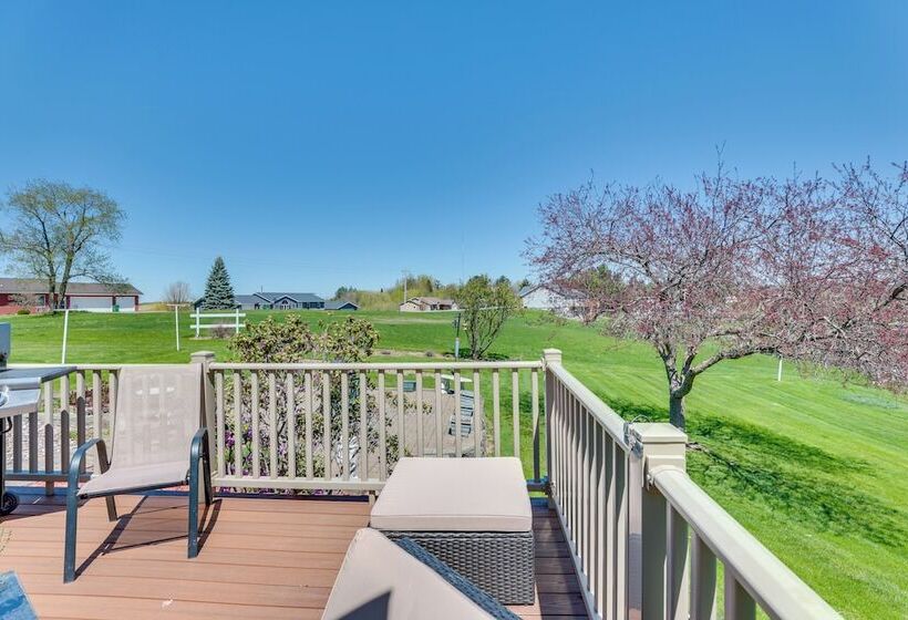 Prairie Du Chien Home W/ Yard: 3 Mi To River!