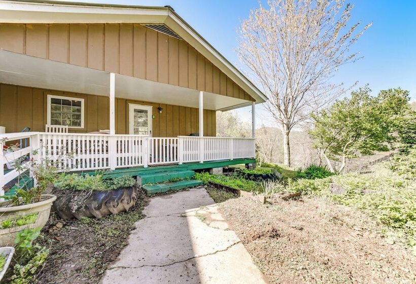 Quiet & Cozy Tuckasegee Retreat W/ Mountain Views!