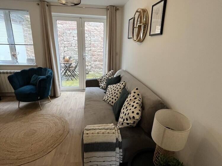 레지던스 Captivating 2 Bed Cottage In Symonds Yat