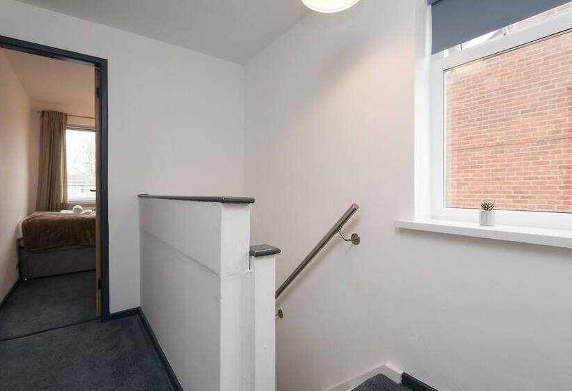 إقامة Captivating Beverley 3 Bed House Private Parking