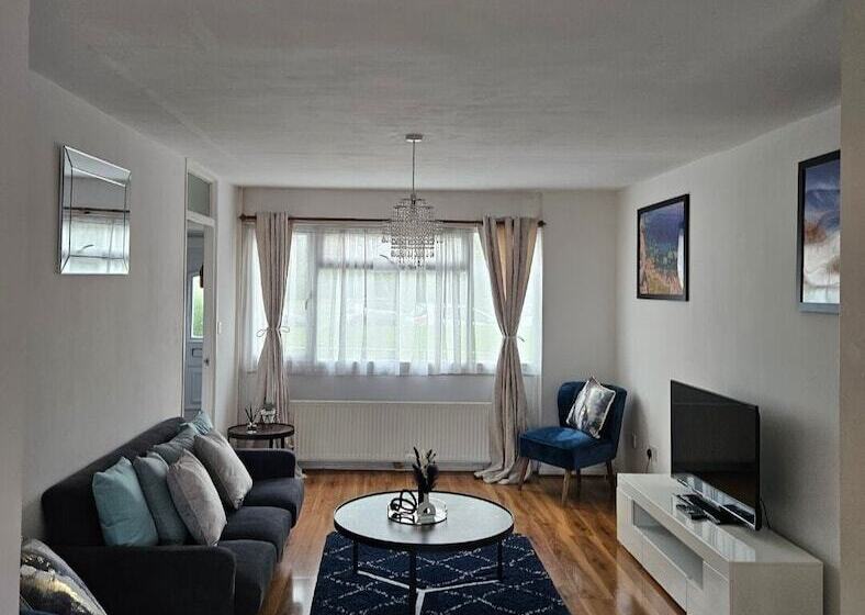 اقامتگاه City Classic  Remarkable 3 Bed House In Birmingham