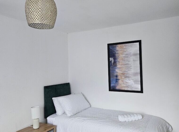 اقامتگاه City Classic  Remarkable 3 Bed House In Birmingham