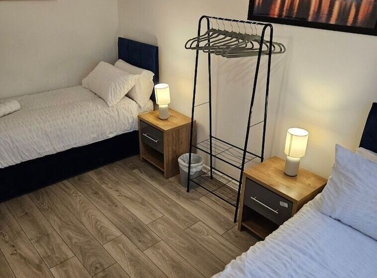 اقامتگاه City Classic  Remarkable 3 Bed House In Birmingham