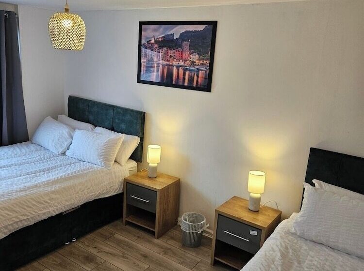 اقامتگاه City Classic  Remarkable 3 Bed House In Birmingham