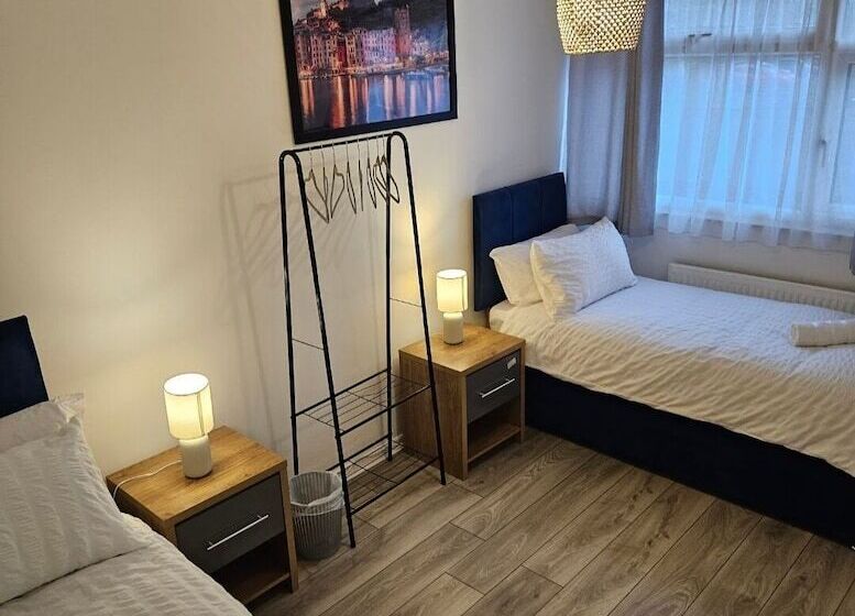 اقامتگاه City Classic  Remarkable 3 Bed House In Birmingham