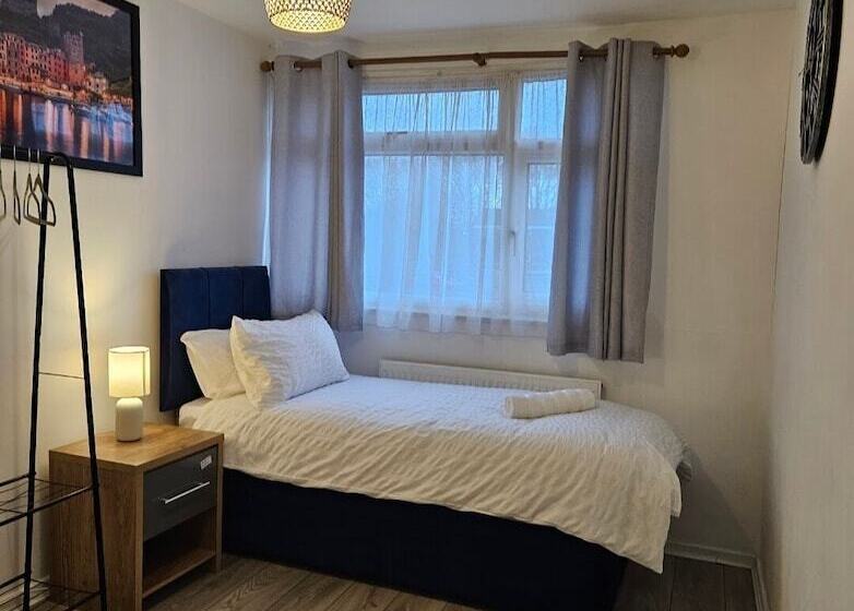 اقامتگاه City Classic  Remarkable 3 Bed House In Birmingham
