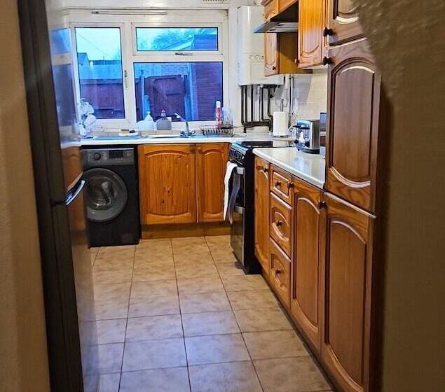 اقامتگاه City Classic  Remarkable 3 Bed House In Birmingham
