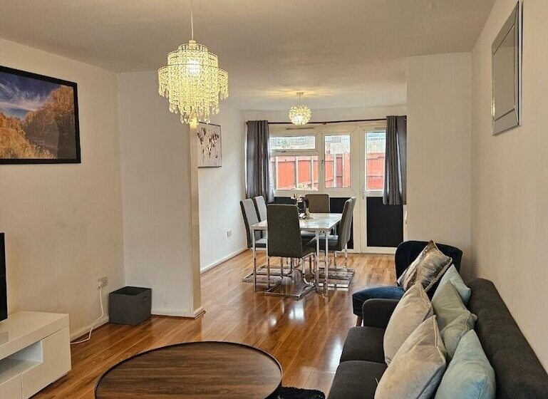 اقامتگاه City Classic  Remarkable 3 Bed House In Birmingham