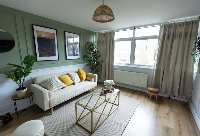 اقامتگاه Grace House 15 Minutes To Central London