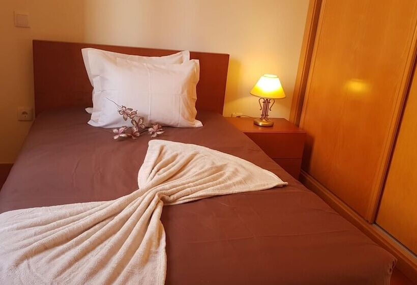 اقامتگاه Remarkable 3 Bed House In Machico